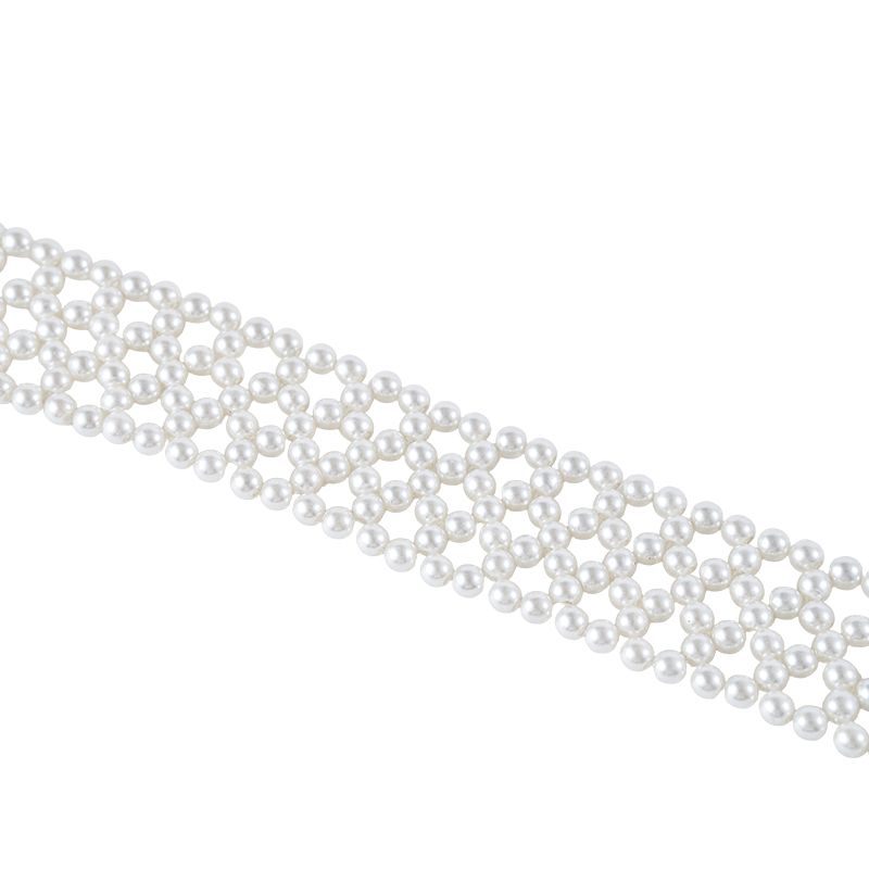 Elegante cinturón de cadena con perlas multicapa
