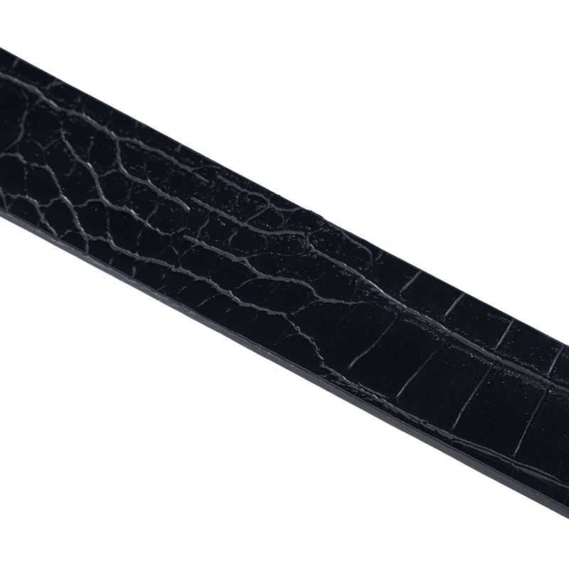 Cinturón de piel con relieve de cocodrilo negro