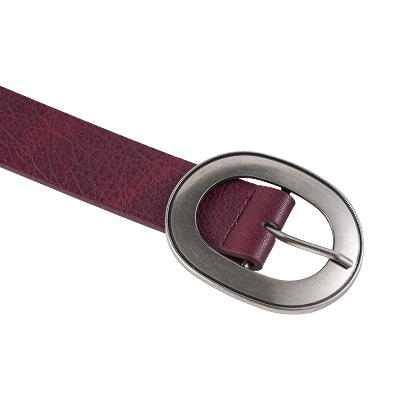 Cinturón de piel con hebilla ovalada roja para mujer